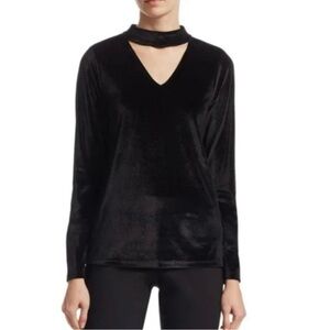 Scripted velvet black top